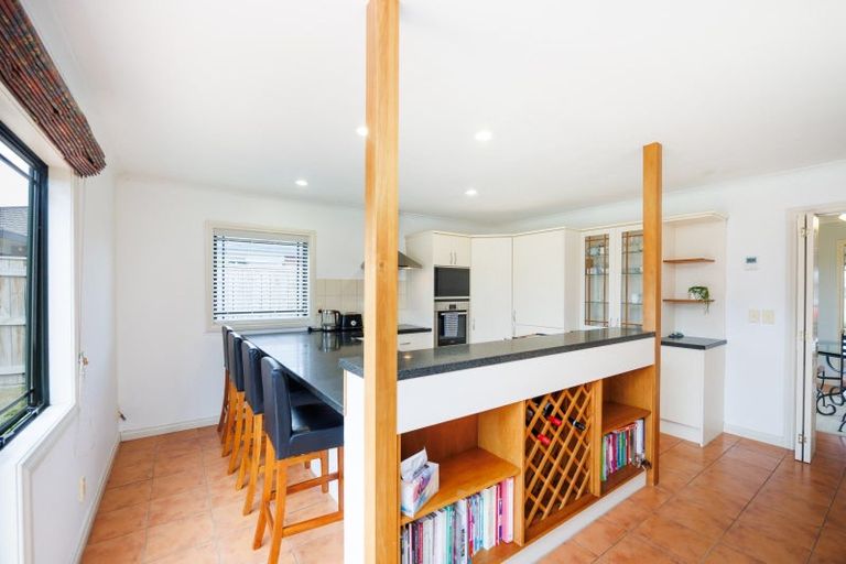 Photo of property in 27 Royal Oak Drive, Kelvin Grove, Palmerston North, 4414