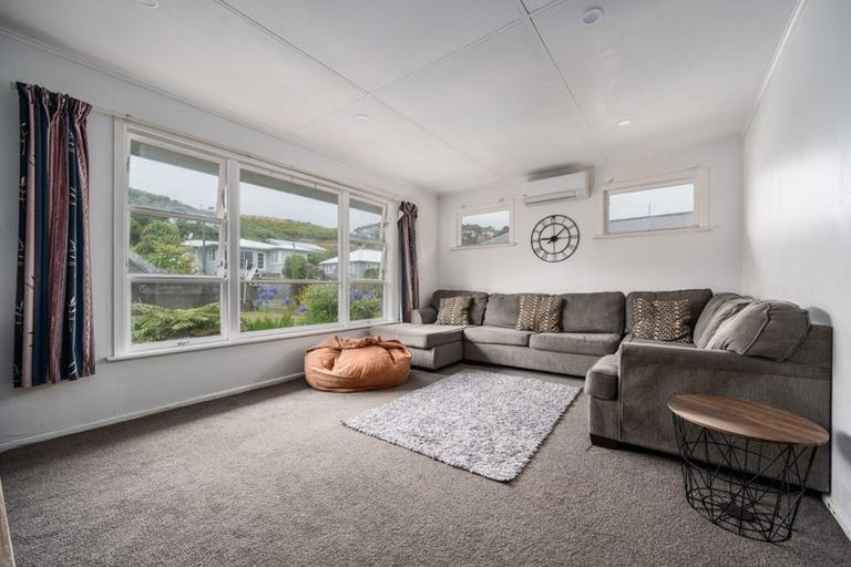 Photo of property in 65 Waihora Crescent, Waitangirua, Porirua, 5024