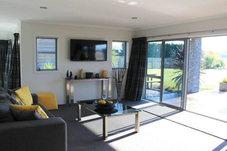 Photo of property in 6 Valkyrie Close, Carterton, 5713