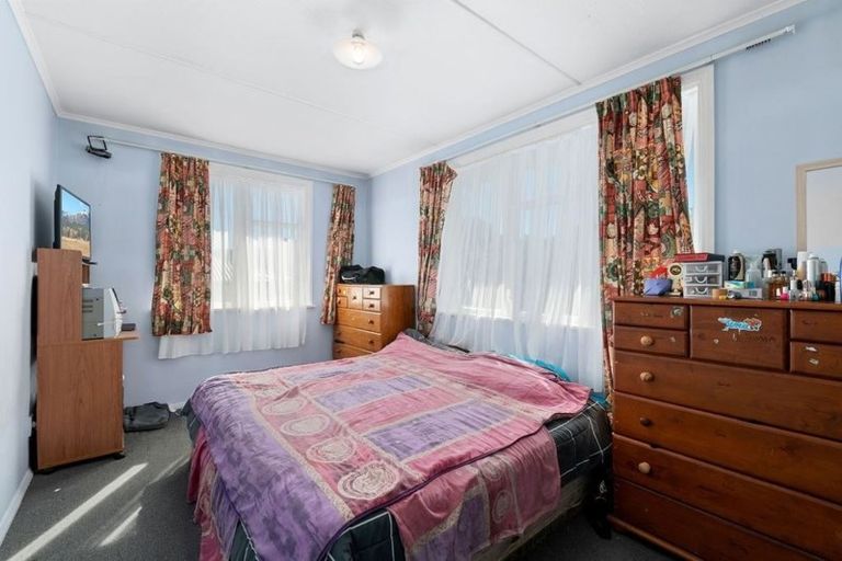 Photo of property in 12 Cornwall Crescent, Cannons Creek, Porirua, 5024