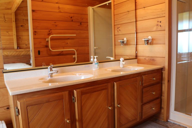 Photo of property in 43 Cable Bay Heights Drive, Cable Bay, 0420