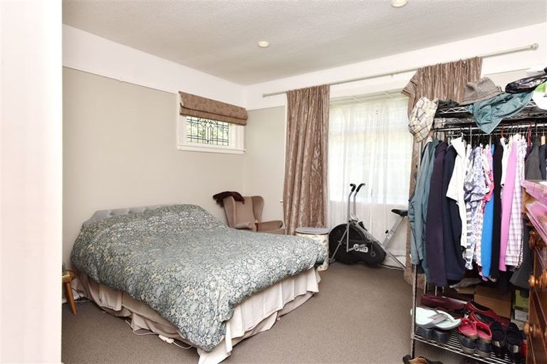 Photo of property in 19 Taupata Street, Redcliffs, Christchurch, 8081