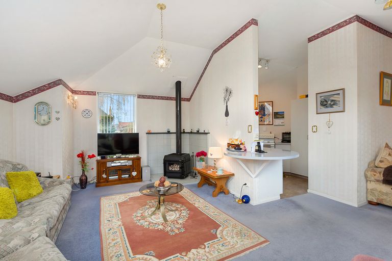 Photo of property in 2 Kings Avenue, South Dunedin, Dunedin, 9012