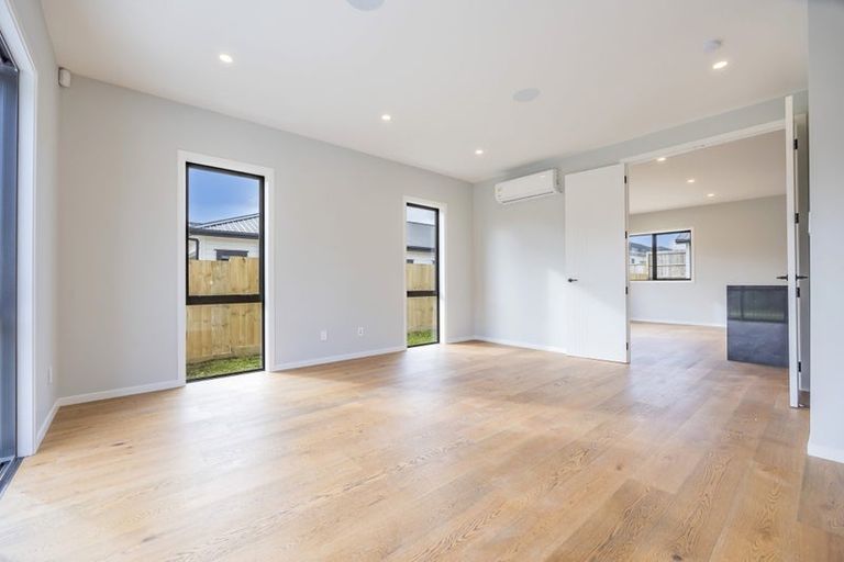 Photo of property in 13 Mcindoe Road, Kumeu, 0810