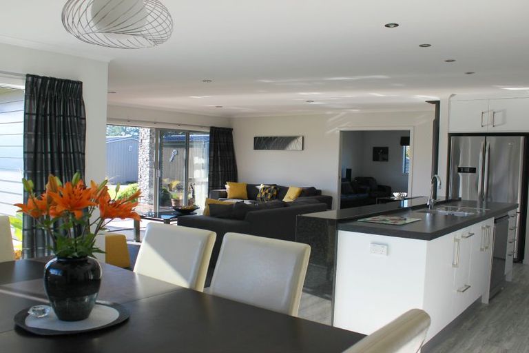 Photo of property in 6 Valkyrie Close, Carterton, 5713