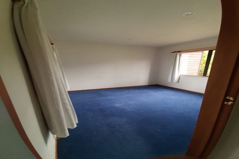 Photo of property in 28 Pohutukawa Avenue, Red Beach, 0932