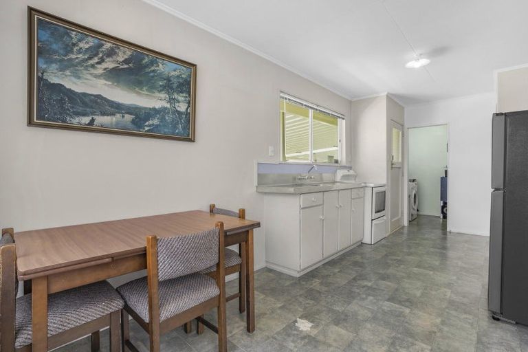 Photo of property in 76 Brandon Street, Featherston, 5710