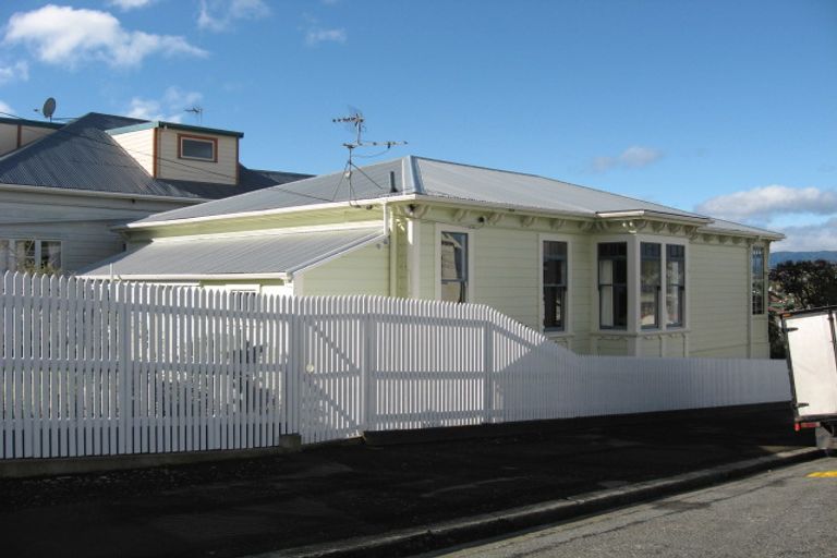 Photo of property in 12 Naughton Terrace, Kilbirnie, Wellington, 6022