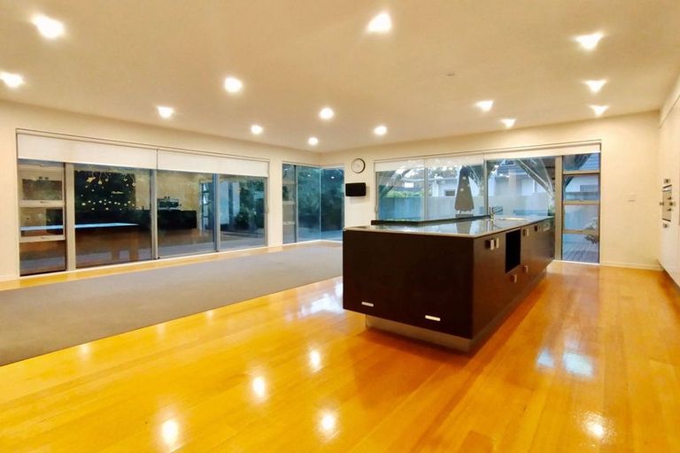 Photo of property in 10a Waterloo Road, Milford, Auckland, 0620