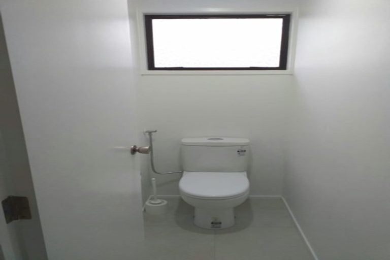 Photo of property in 74 Lynn Road, Bayview, Auckland, 0629