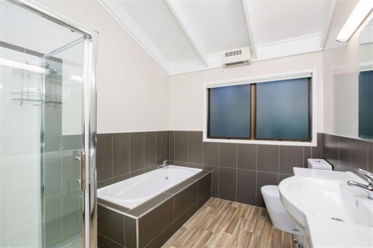 Photo of property in 274 Shaw Road, Titirangi, Auckland, 0604