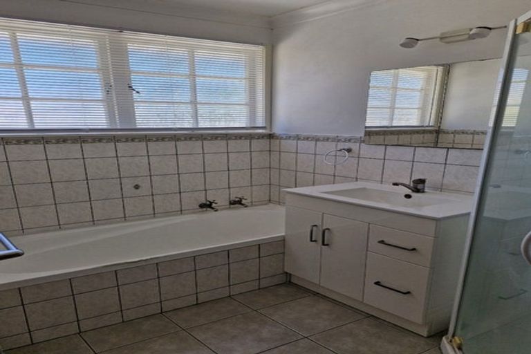 Photo of property in 11 Barron Crescent, Fenton Park, Rotorua, 3010