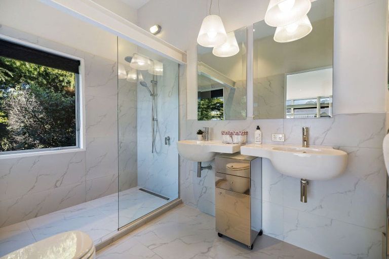 Photo of property in 6 Whitbourn Place, Fernhill, Queenstown, 9300