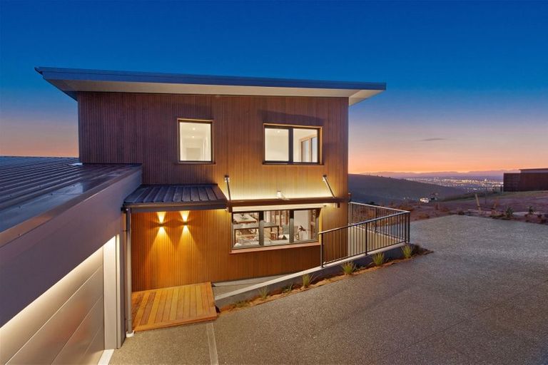 Photo of property in 1 Parkridge Place, Mount Pleasant, Christchurch, 8081