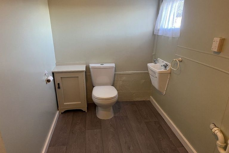 Photo of property in 2 Jervois Terrace, Ohau, Levin, 5570