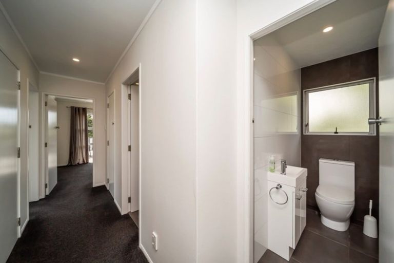 Photo of property in 5 Montana Place, Merrilands, New Plymouth, 4312