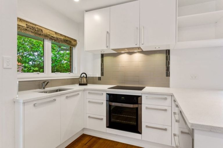 Photo of property in 1/5 Dudding Avenue, Northcote, Auckland, 0627