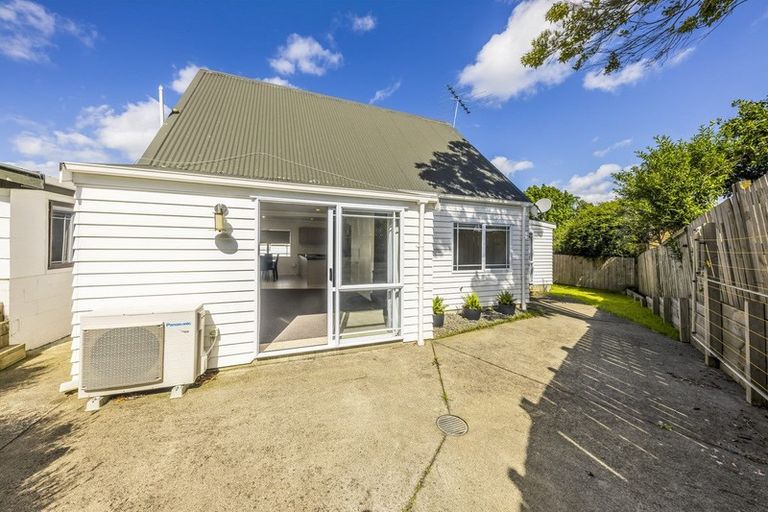 Photo of property in 27a Rotoiti Avenue, Pakuranga Heights, Auckland, 2010