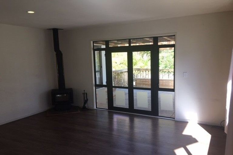 Photo of property in 1/282 East Coast Road, Forrest Hill, Auckland, 0620