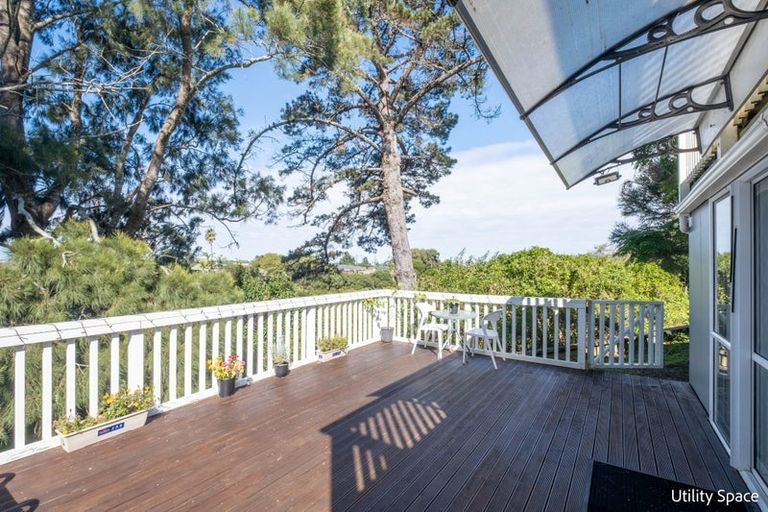 Photo of property in 116 Ennis Avenue, Pakuranga Heights, Auckland, 2010