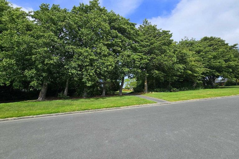 Photo of property in 10 Cyclamen Place, Aidanfield, Christchurch, 8025