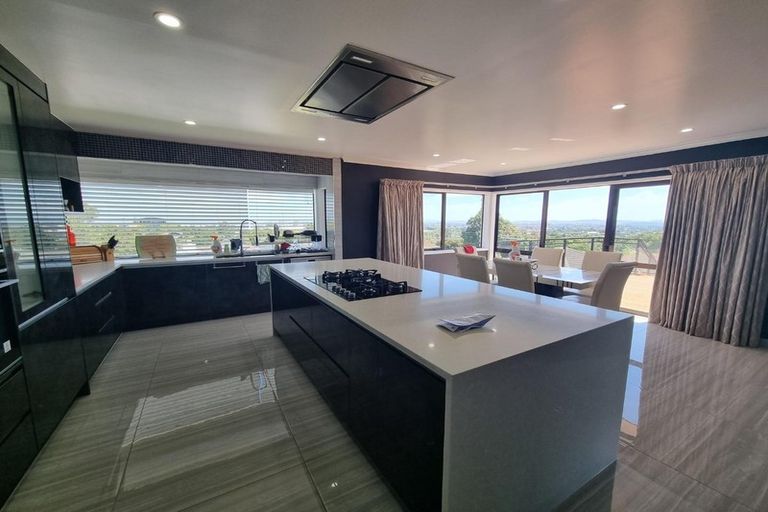 Photo of property in 54 Redoubt Road, Clover Park, Auckland, 2105