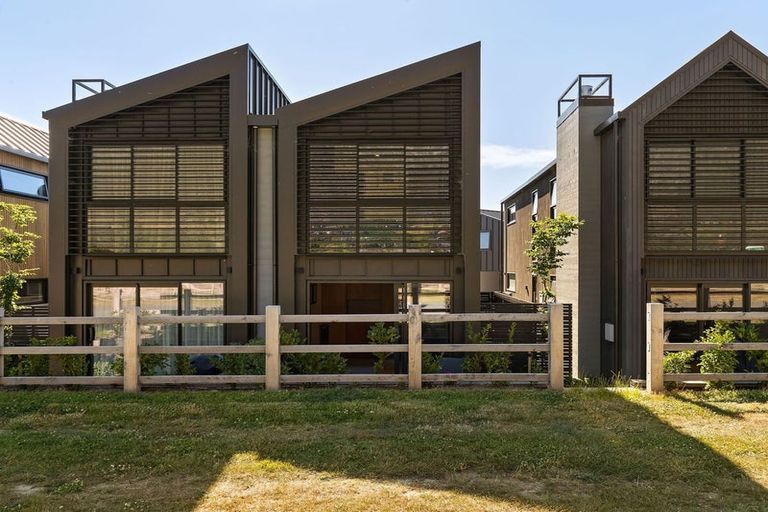 Photo of property in 33 Ryan Loop, Jacks Point, 9371