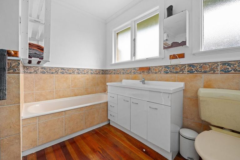 Photo of property in 11 Hilton Road, St Andrews, Hamilton, 3200