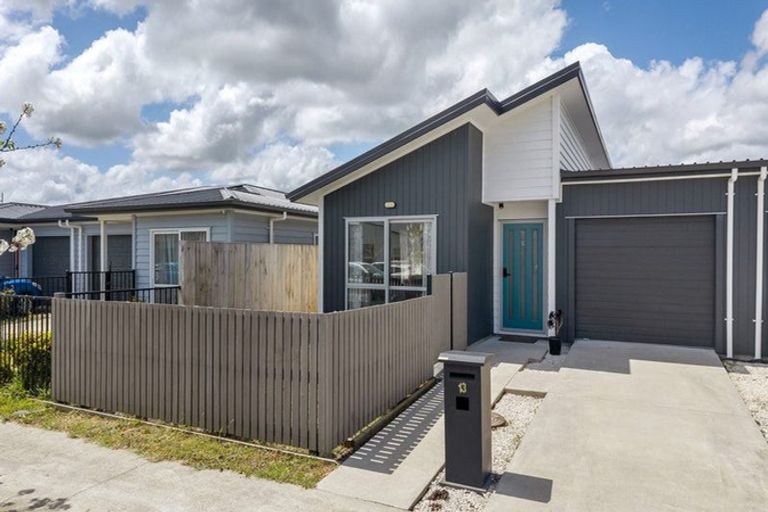 Photo of property in 13 Kapowai Boulevard, Takanini, 2112