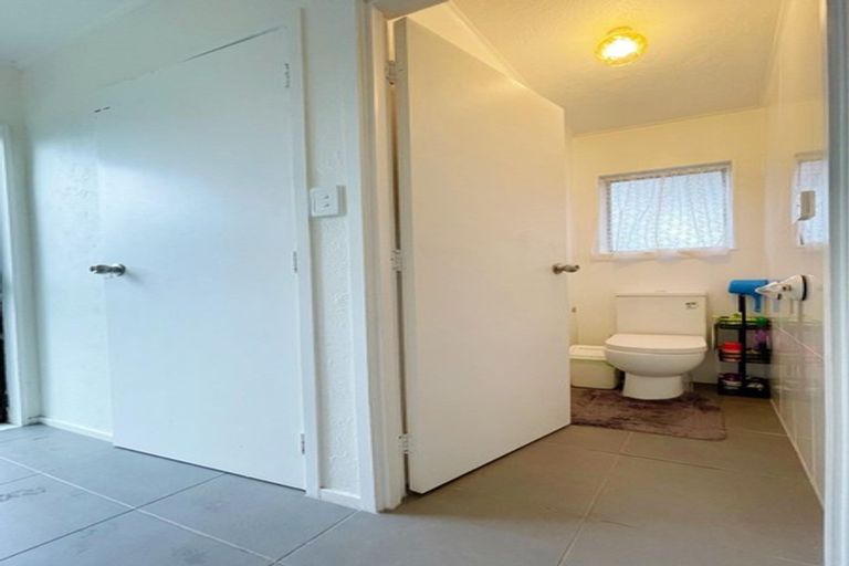 Photo of property in 37 Borich Road, Sunnyvale, Auckland, 0612