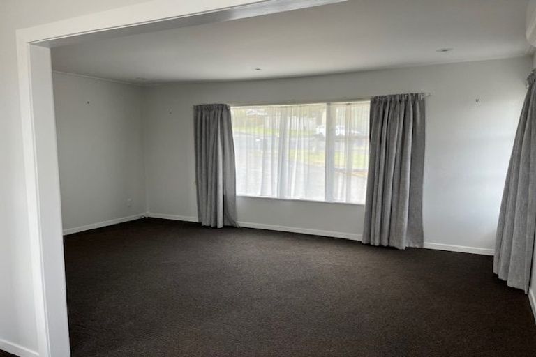 Photo of property in 11 Thomas Rea Place, Te Atatu South, Auckland, 0610