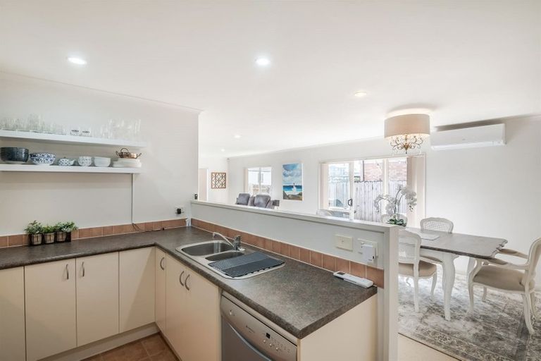 Photo of property in 63 Nimstedt Avenue, Oteha, Auckland, 0632