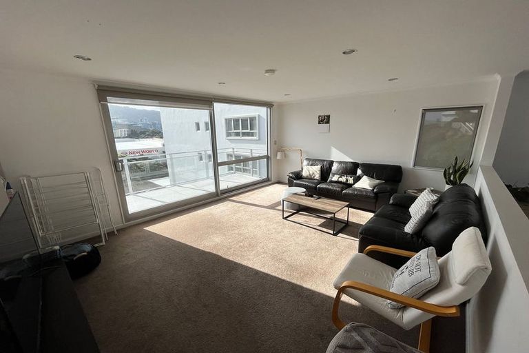 Photo of property in 9/15 Roxburgh Street, Mount Victoria, Wellington, 6011