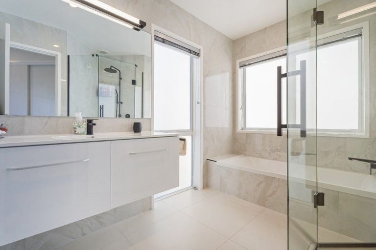 Photo of property in 105 Centennial Drive, Whitianga, 3510