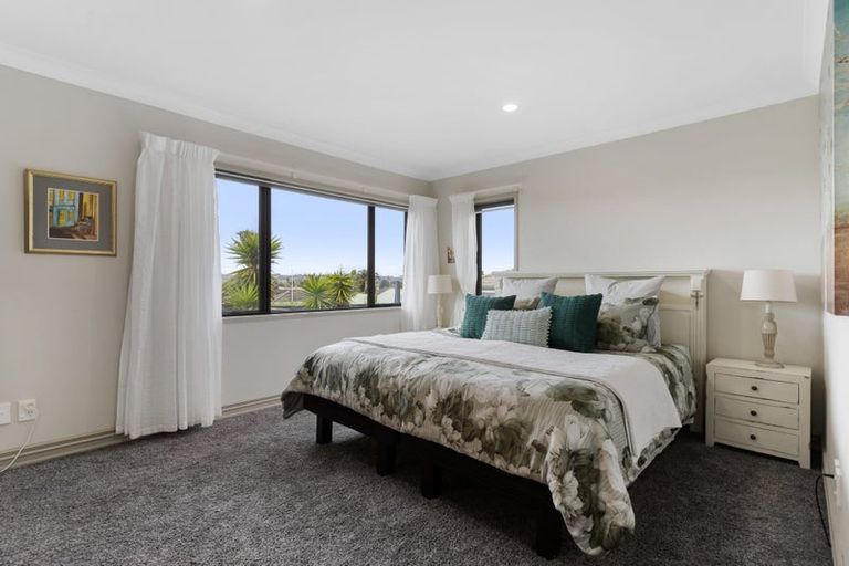 Photo of property in 53 Chesterfield Way, Orewa, 0931