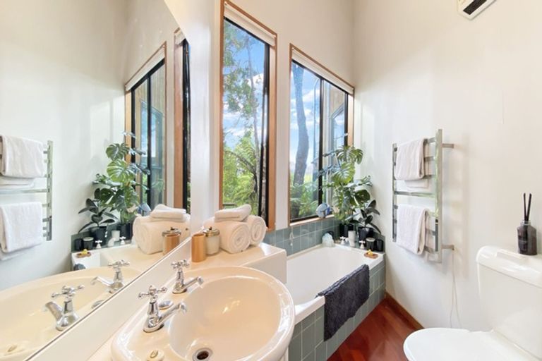 Photo of property in 31 York Road, Titirangi, Auckland, 0604