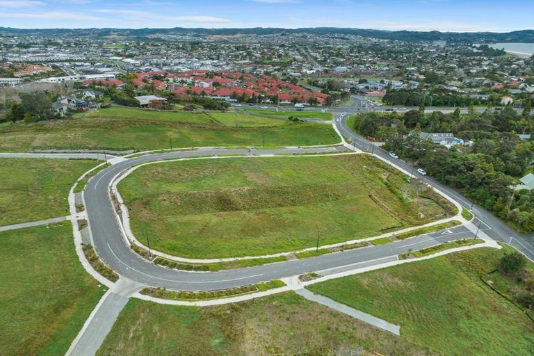 Photo of property in 15 Awanui Road, Red Beach, 0932