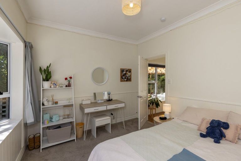 Photo of property in 11 Tiromoana Road, Raumati South, Paraparaumu, 5032