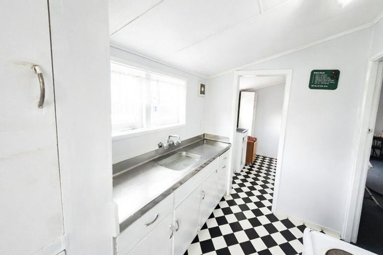 Photo of property in 2 Tawhiti Road, Hawera, 4610