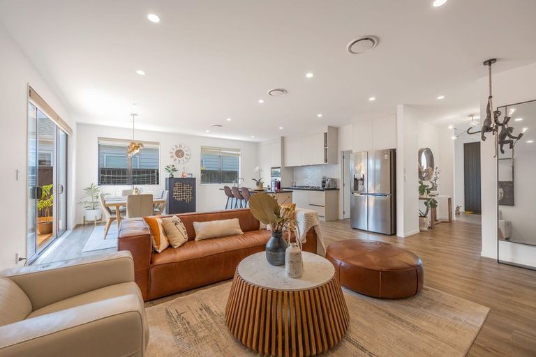 Photo of property in 7 Ropere Street, Kumeu, 0810