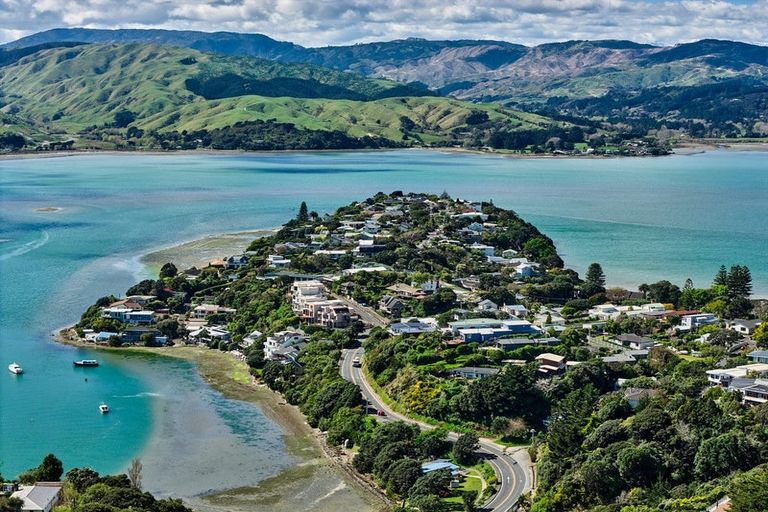 Photo of property in 8 Kiriwai Road, Paremata, Porirua, 5024