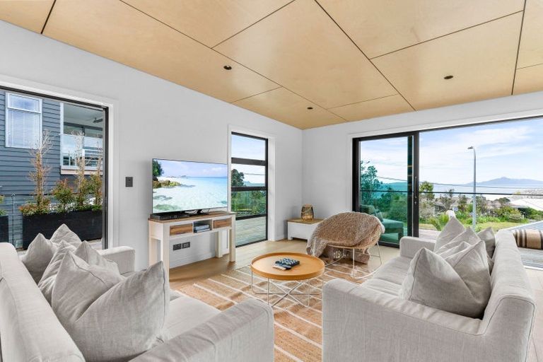 Photo of property in 2 Blue Moon Rise, Langs Beach, 0582