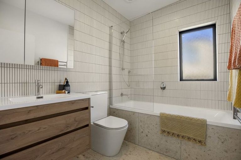 Photo of property in 5c Hillcrest Avenue, Hillcrest, Auckland, 0627