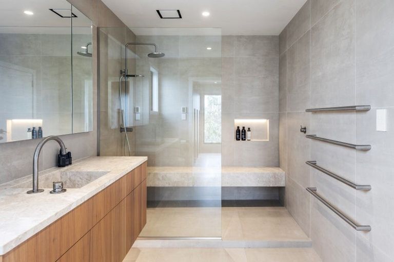 Photo of property in 56 Covil Avenue, Te Atatu South, Auckland, 0610