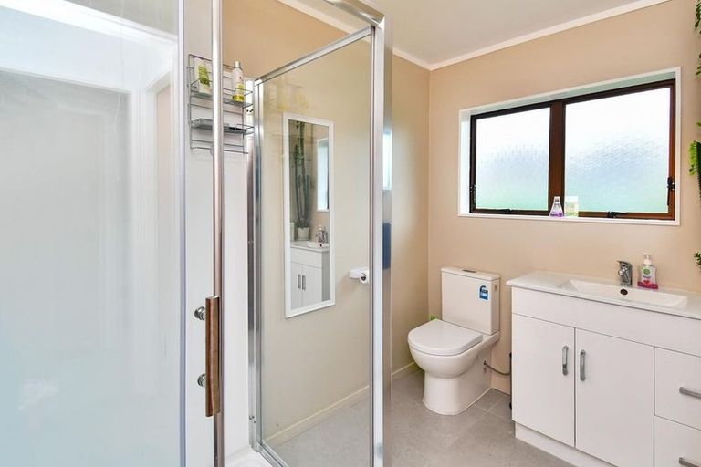 Photo of property in 2/24 Grove Road, Papakura, 2110