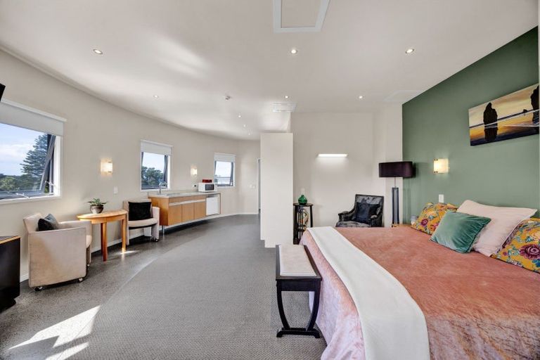 Photo of property in Headlands Opunake, 32 Fox Street, Opunake, 4616