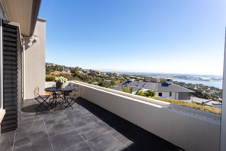 Photo of property in 2 Serenata Lane, Redcliffs, Christchurch, 8081