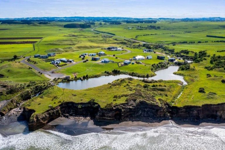 Photo of property in 6 Ironsands, Waverley, 4591