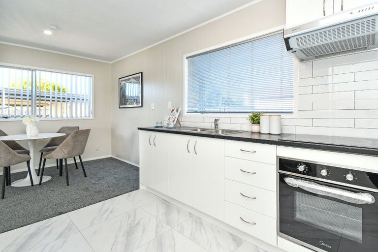 Photo of property in 1/11 Bundena Place, Clendon Park, Auckland, 2103