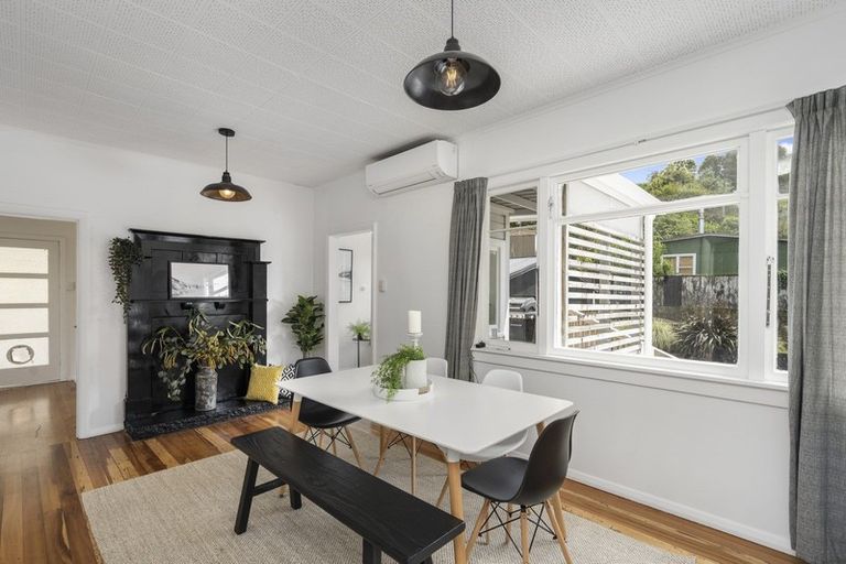 Photo of property in 120 Huatoki Street, Frankleigh Park, New Plymouth, 4310